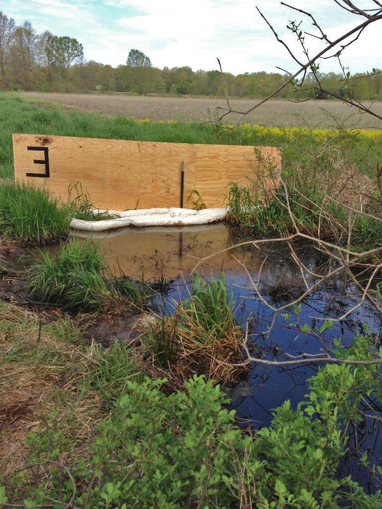 A makeshift barricade was erected to prevent crude oil from spreading into a tributary of Baughman Creek near Bristolville, Ohio. Photo by Elizabeth Nightingale